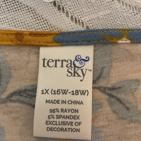 Women Terra & Sky 1X 16Wx18W Gold Floral Pullover Blouse with Elastic Waist NWT - Picture 2 of 10